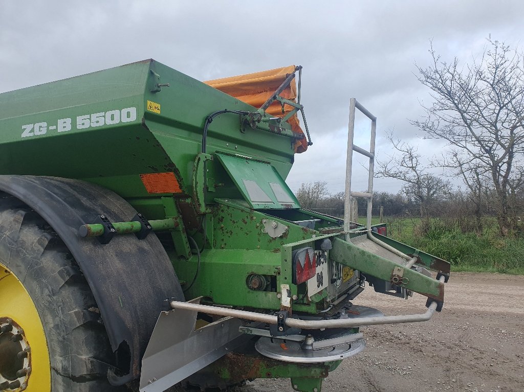 Düngerstreuer des Typs Amazone ZGB 5500, Gebrauchtmaschine in DOMFRONT (Bild 4)