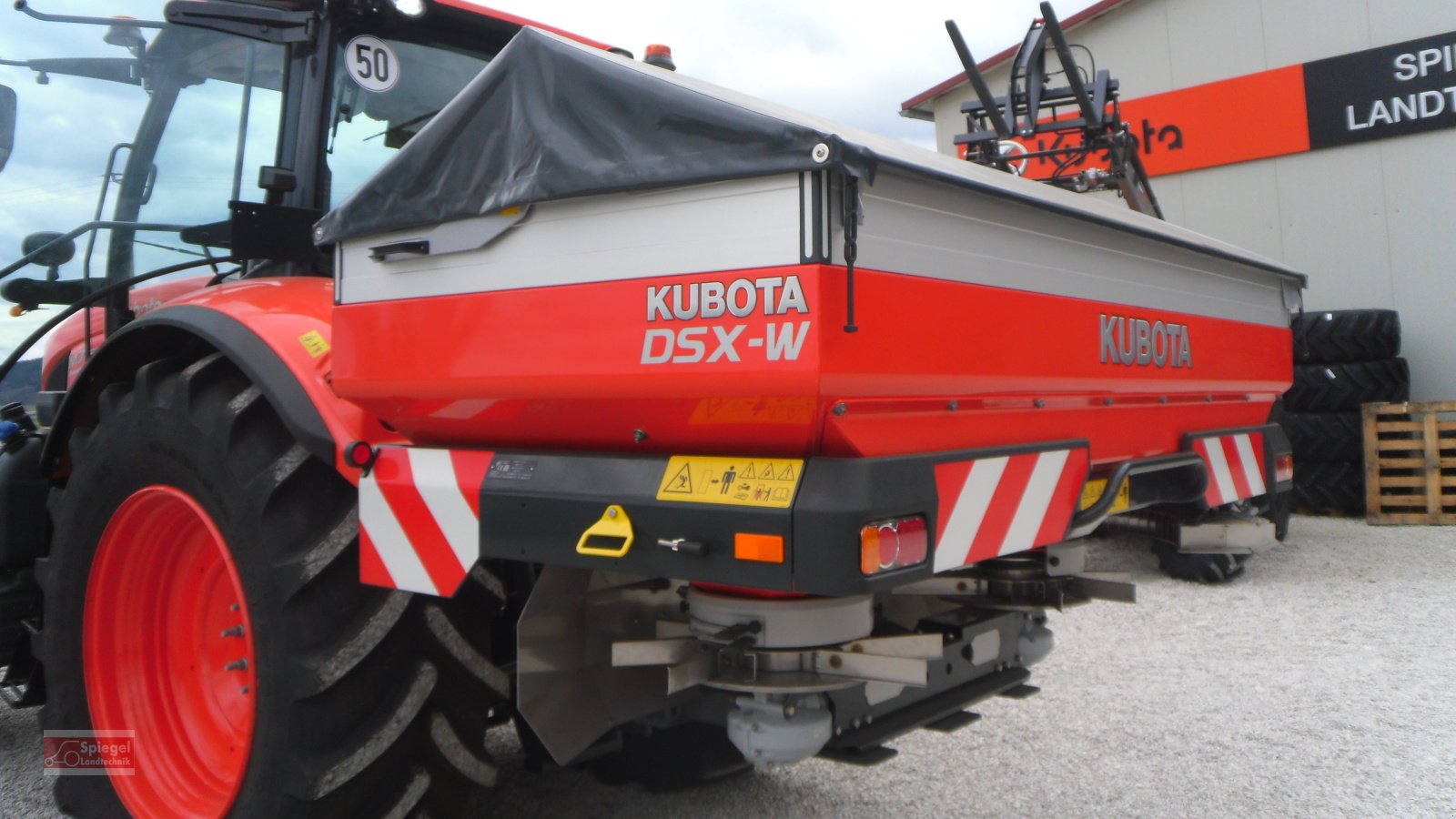 Düngerstreuer of the type Kubota Wiegestreuer DSX-W, Neumaschine in Freystadt (Picture 1)