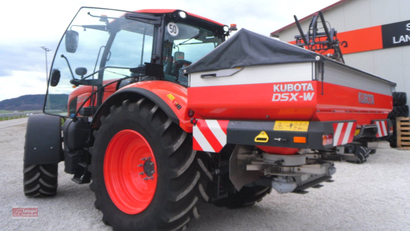 Düngerstreuer of the type Kubota Wiegestreuer DSX-W, Neumaschine in Freystadt (Picture 9)