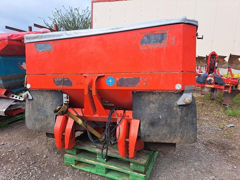 Düngerstreuer du type Kuhn AXIS 30-1, Gebrauchtmaschine en STENAY (Photo 2)