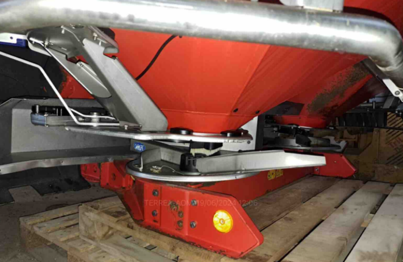 Düngerstreuer tip Kuhn AXIS 40.1 W T25, Gebrauchtmaschine in STENAY (Poză 4)