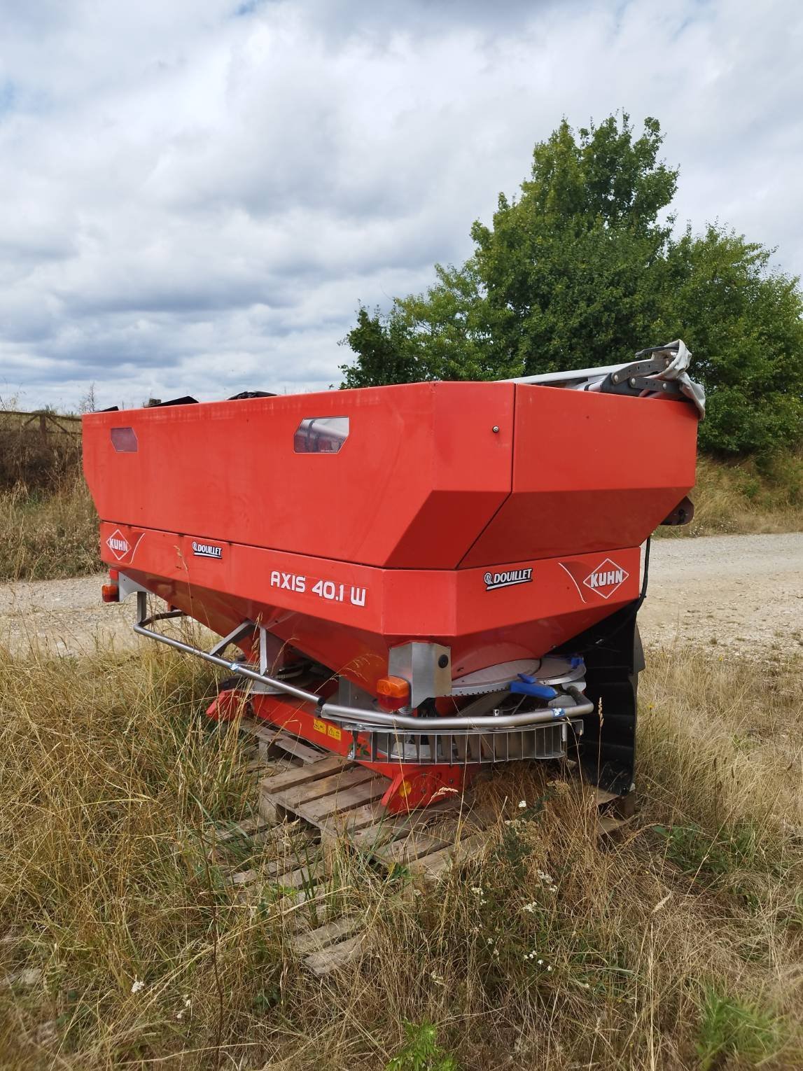 Düngerstreuer of the type Kuhn AXIS 40.1 W, Gebrauchtmaschine in Aron (Picture 2)