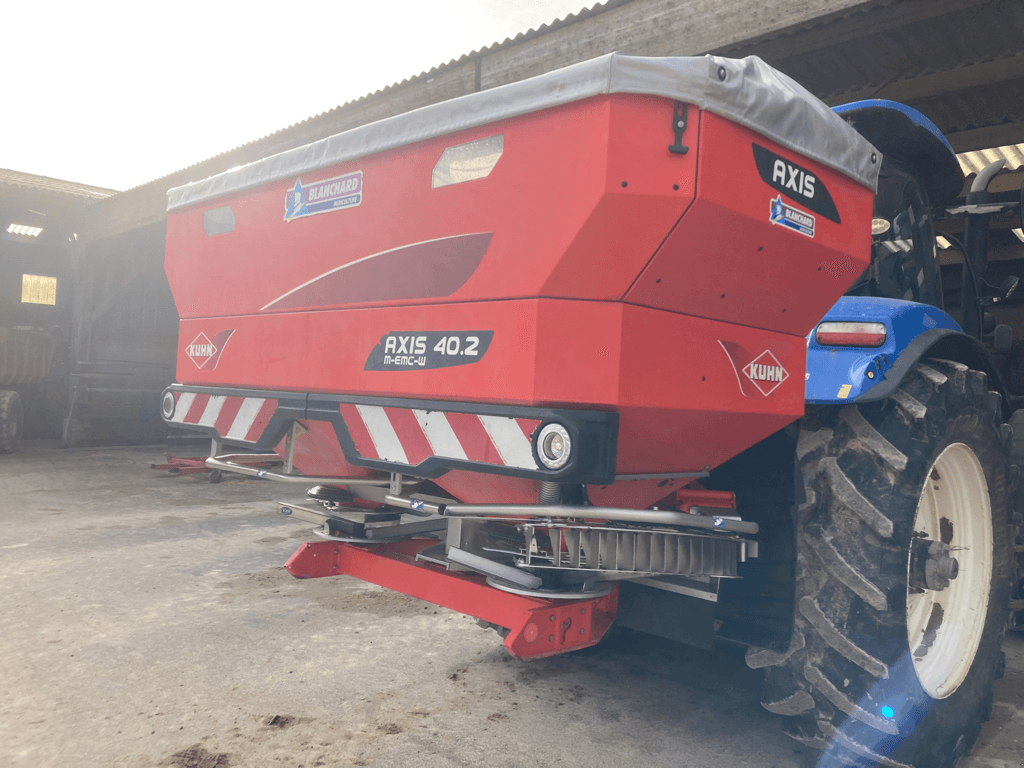 Düngerstreuer tipa Kuhn AXIS 40.2 M-EMC-W VS 8, Gebrauchtmaschine u CONDE SUR VIRE (Slika 1)