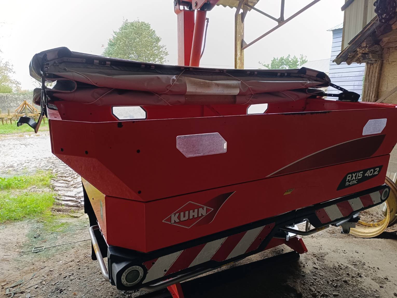 Düngerstreuer van het type Kuhn AXIS 40.2 M EMC, Gebrauchtmaschine in Noyen sur Sarthe (Foto 1)