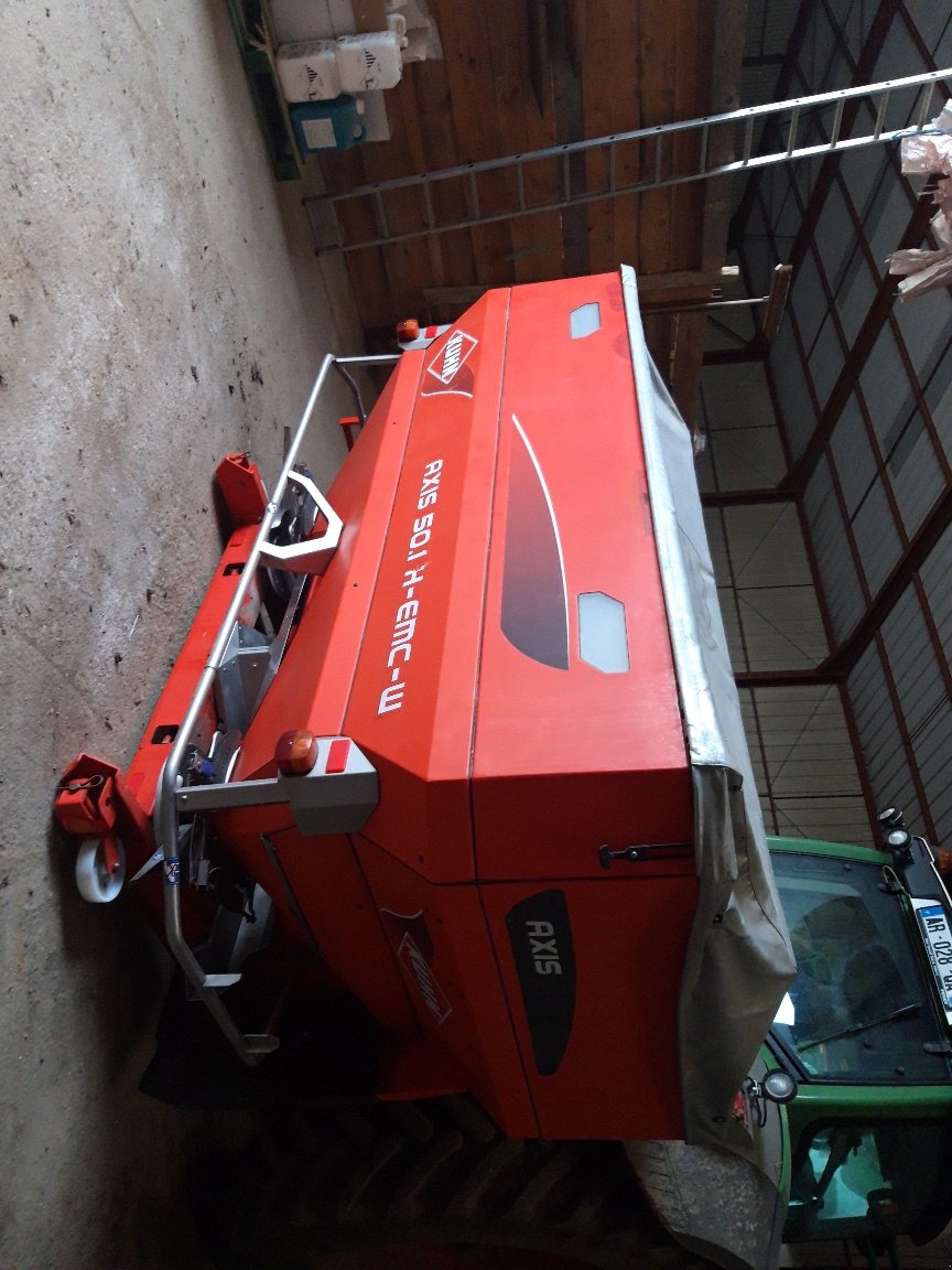 Düngerstreuer van het type Kuhn Axis 50.1 emc w, Gebrauchtmaschine in BERGERES SOUS MONTMIRAIL (Foto 3)