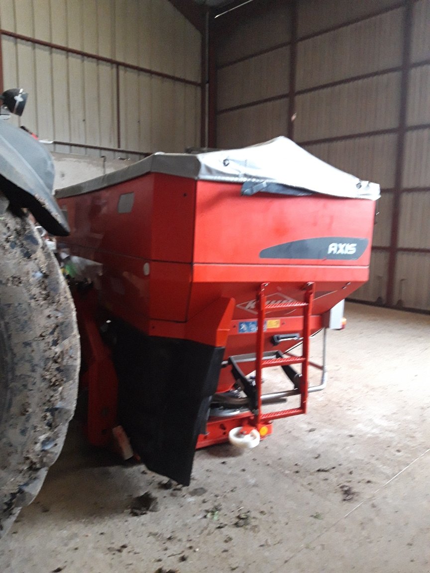 Düngerstreuer van het type Kuhn Axis 50.1 emc w, Gebrauchtmaschine in BERGERES SOUS MONTMIRAIL (Foto 1)