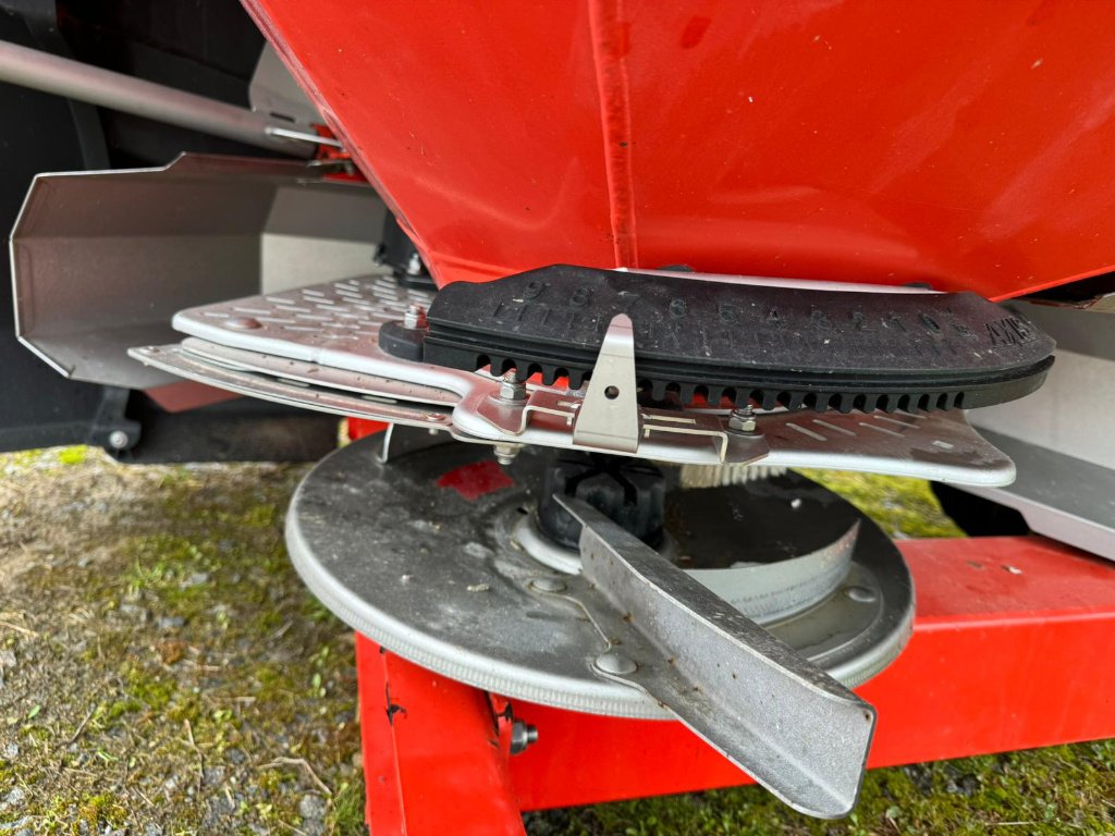 Düngerstreuer van het type Kuhn AXIS 50.2 MEMC W -, Gebrauchtmaschine in GUERET (Foto 8)