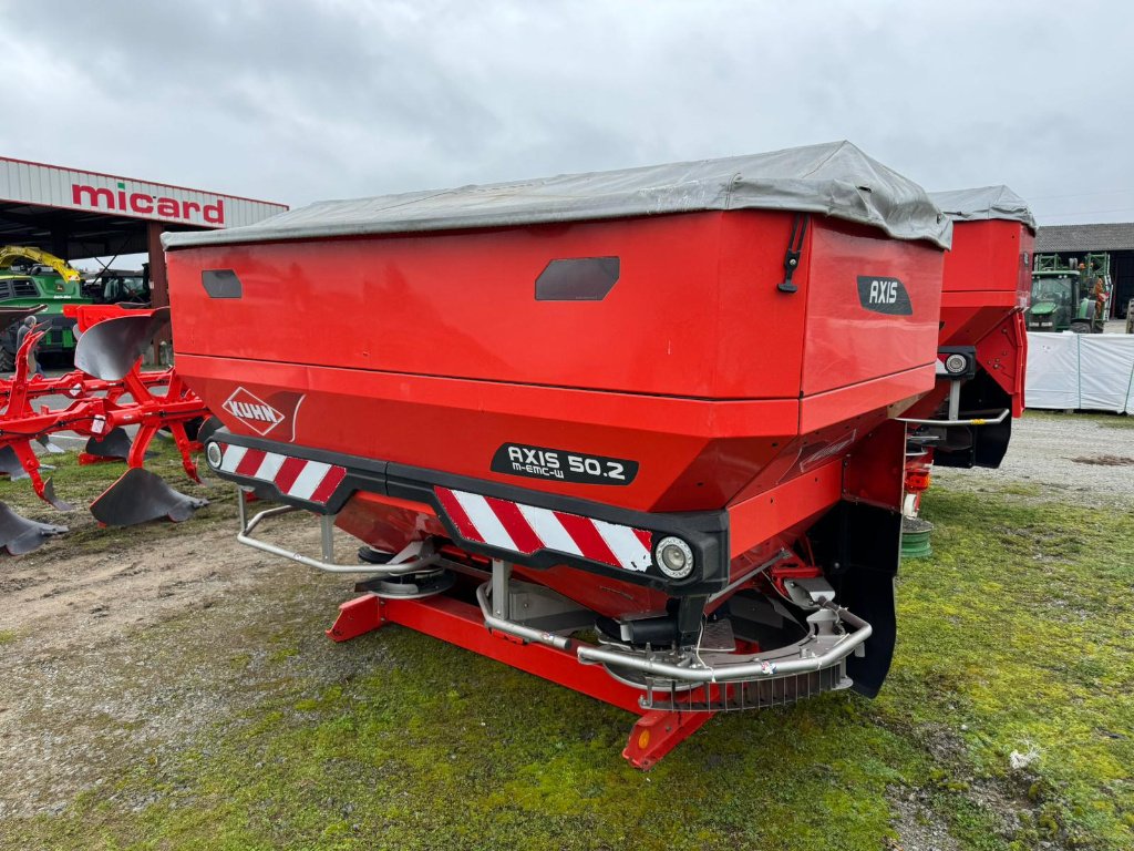 Düngerstreuer van het type Kuhn AXIS 50.2 MEMC W -, Gebrauchtmaschine in GUERET (Foto 1)