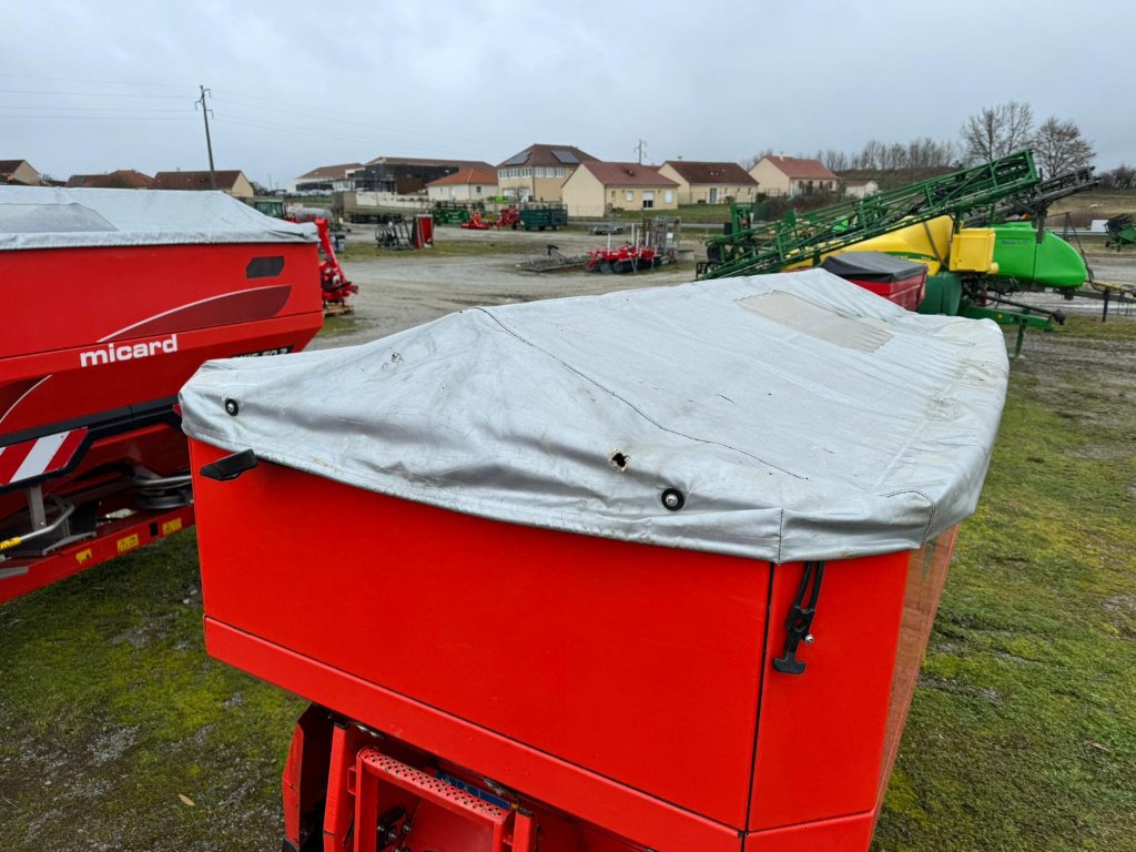 Düngerstreuer van het type Kuhn AXIS 50.2 MEMC W -, Gebrauchtmaschine in GUERET (Foto 5)