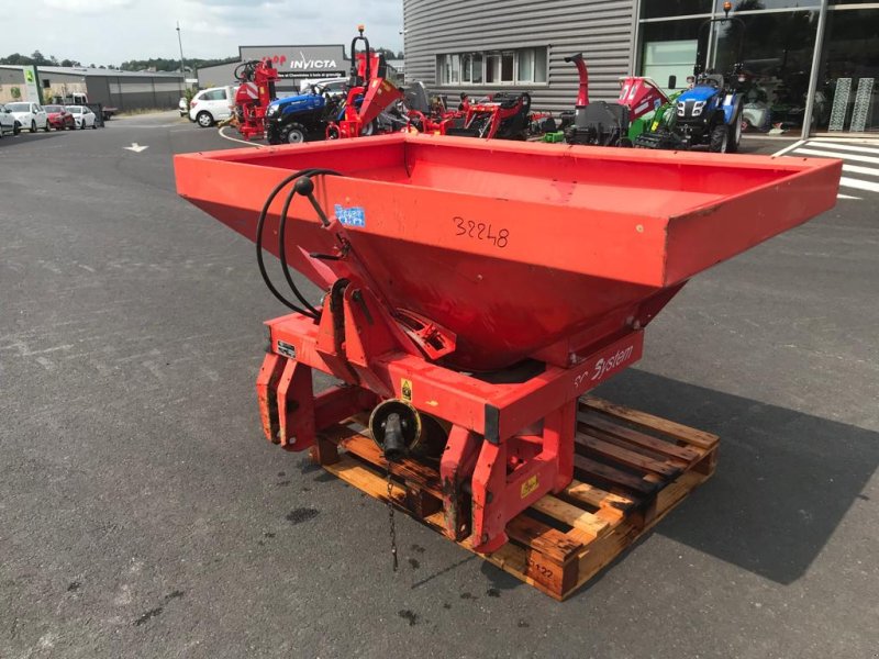 Düngerstreuer van het type Kuhn MDS901 (  DESTOCKAGE ), Gebrauchtmaschine in MAURIAC (Foto 1)