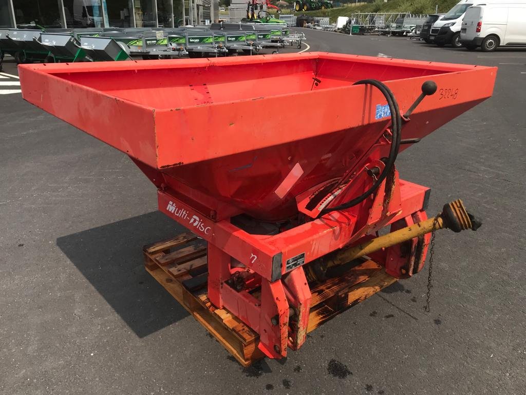 Düngerstreuer tip Kuhn MDS901, Gebrauchtmaschine in MAURIAC (Poză 2)