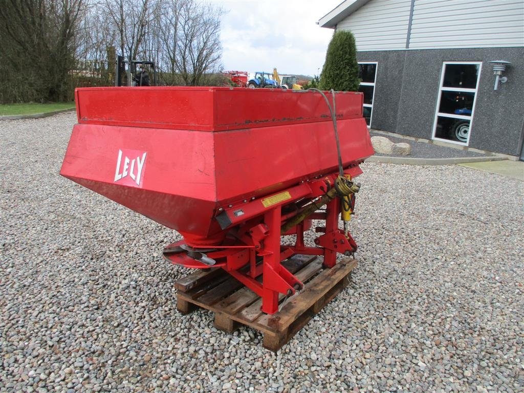 Düngerstreuer van het type Lely Centerline CL 2400 Med hydraulisk tilt til kantspredning, Gebrauchtmaschine in Lintrup (Foto 5)