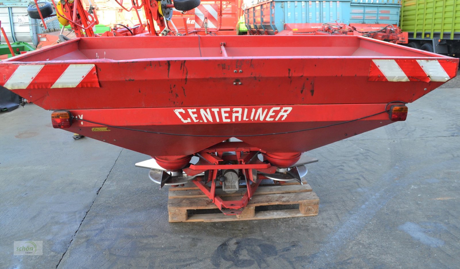 Düngerstreuer of the type Lely Centerliner SL - ein top 2.000-Liter Kunstdüngerstreuer mit hydraulischer Grenzstreueinrichtung, Gebrauchtmaschine in Burgrieden (Picture 1)