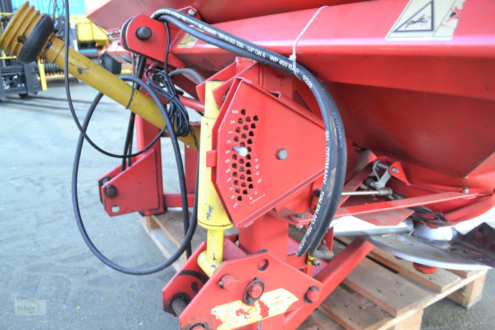 Düngerstreuer of the type Lely Centerliner SL - ein top 2.000-Liter Kunstdüngerstreuer mit hydraulischer Grenzstreueinrichtung, Gebrauchtmaschine in Burgrieden (Picture 13)