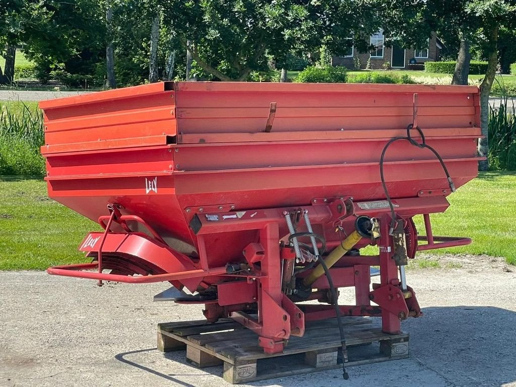 Düngerstreuer of the type Lely Centerliner SL Strooier Kunstmest, Gebrauchtmaschine in Ruinerwold (Picture 1)