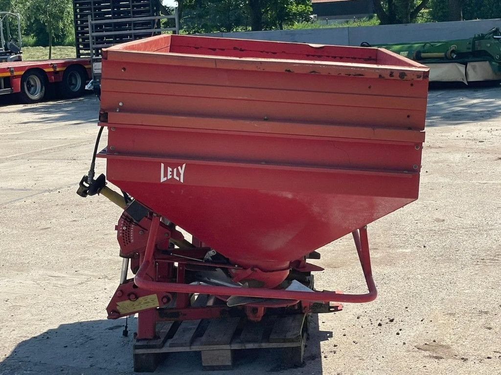 Düngerstreuer of the type Lely Centerliner SL Strooier Kunstmest, Gebrauchtmaschine in Ruinerwold (Picture 5)