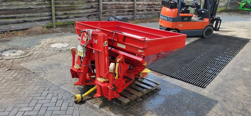 Düngerstreuer van het type Lely SE Centermatic met centronic strooicomputer, Gebrauchtmaschine in Wierden (Foto 2)