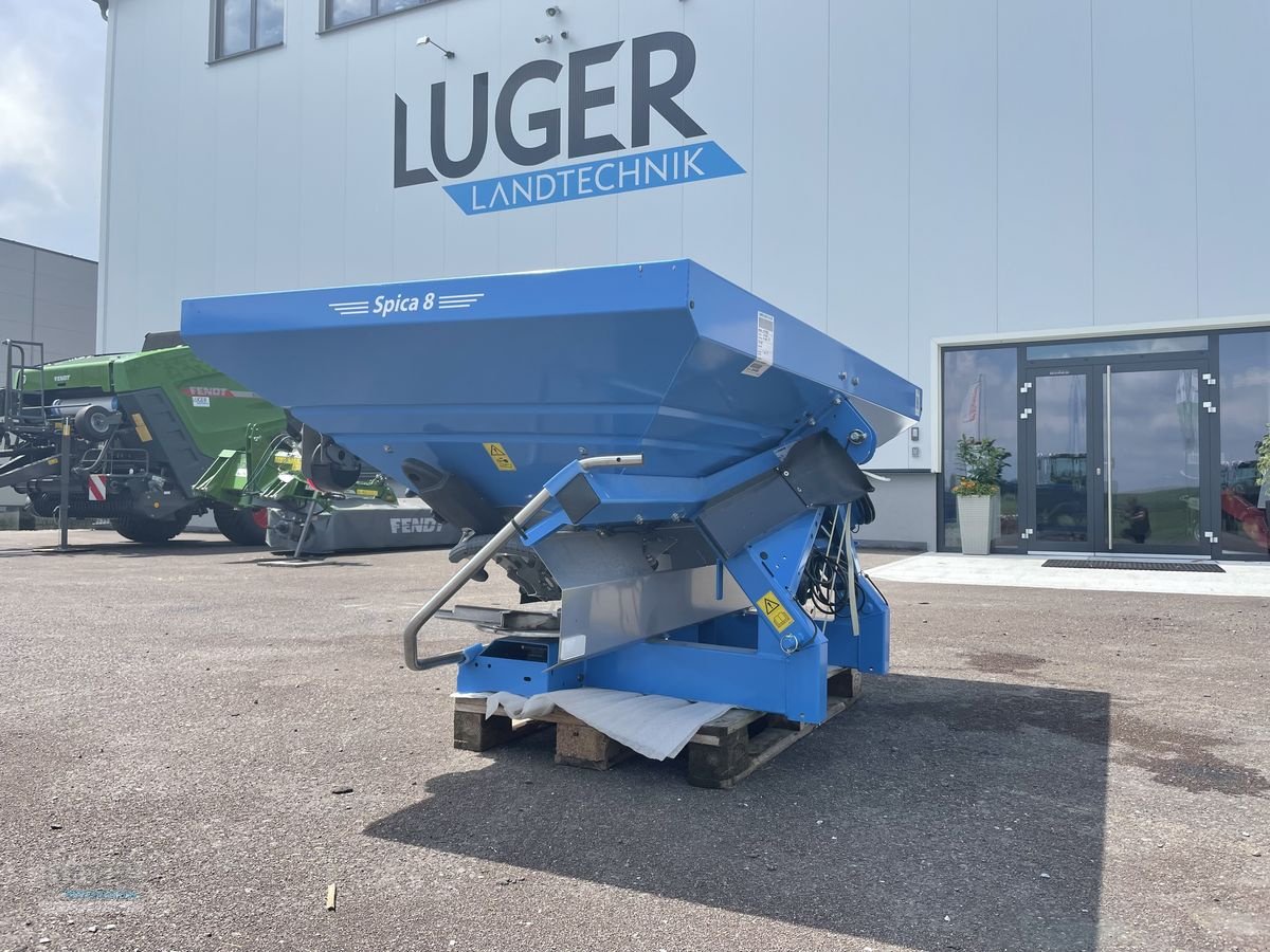 Düngerstreuer of the type Lemken Spica 8/900, Neumaschine in Niederkappel (Picture 1)