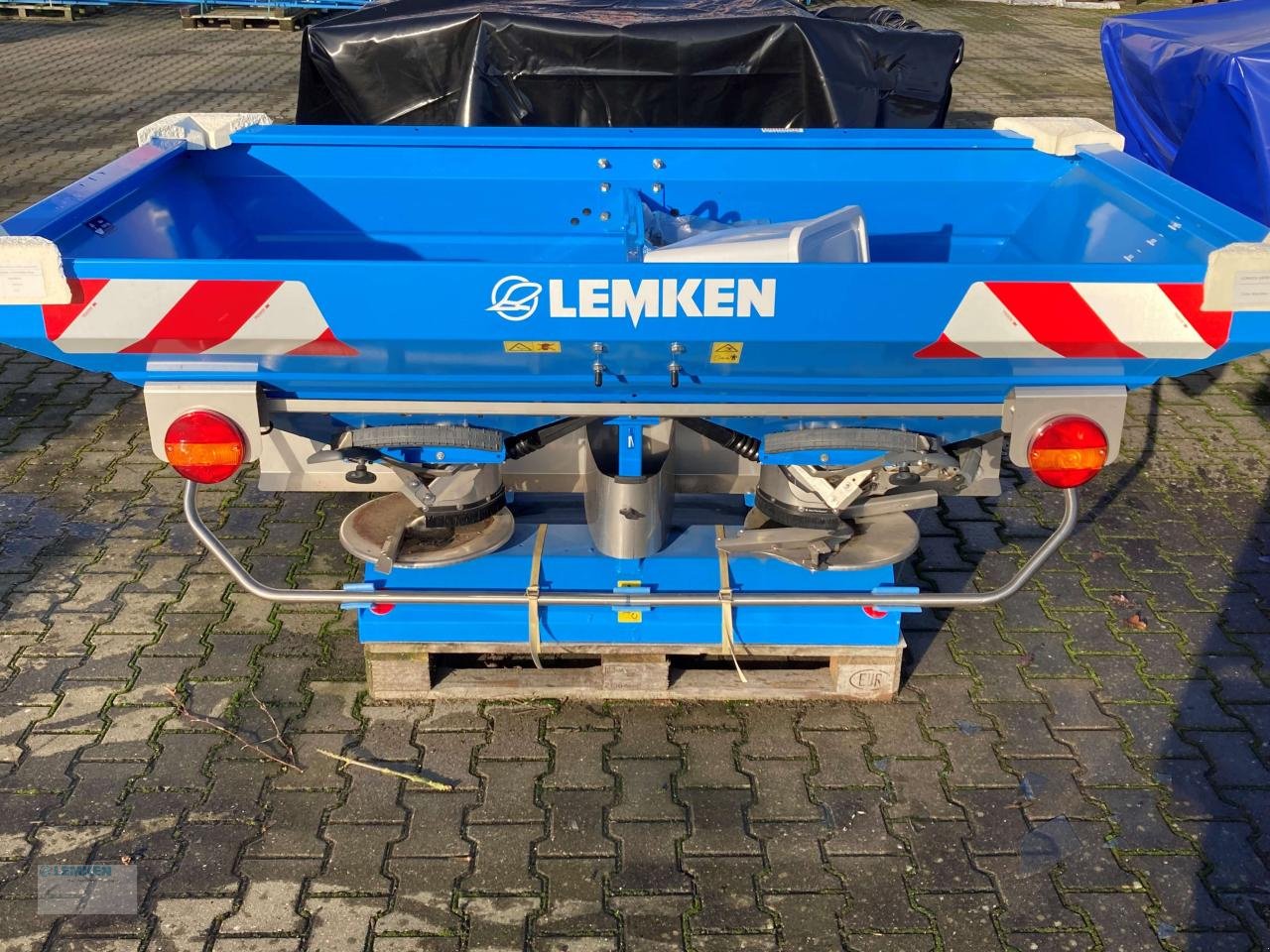 Düngerstreuer za tip Lemken Spica 8/900, Neumaschine u Alpen (Slika 1)