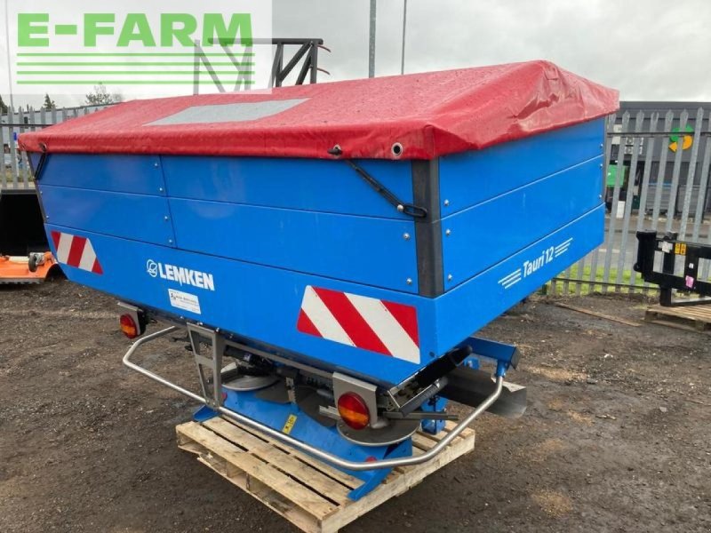 Fertilisation and fertiliser spreaders by E