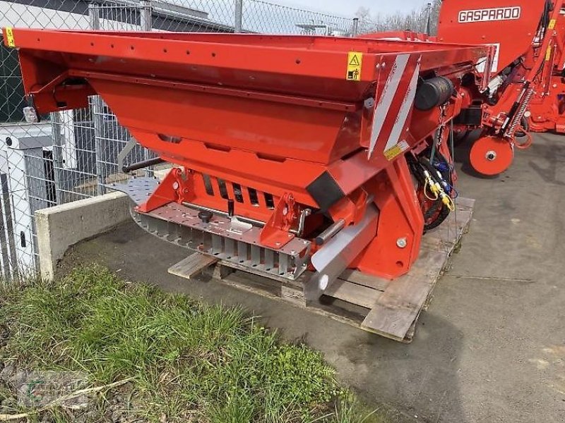 Düngerstreuer van het type Maschio Primo M3 Düngerstreuer mit Grenzstreueinrichtung NEU, Neumaschine in Rittersdorf (Foto 1)