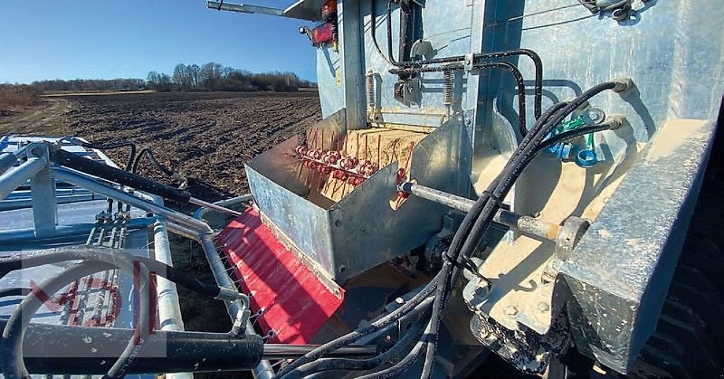 Düngerstreuer van het type MD Landmaschinen CM RWN-8000 Kalkstreuer Düngerstreuer 12t, Neumaschine in Zeven (Foto 15)