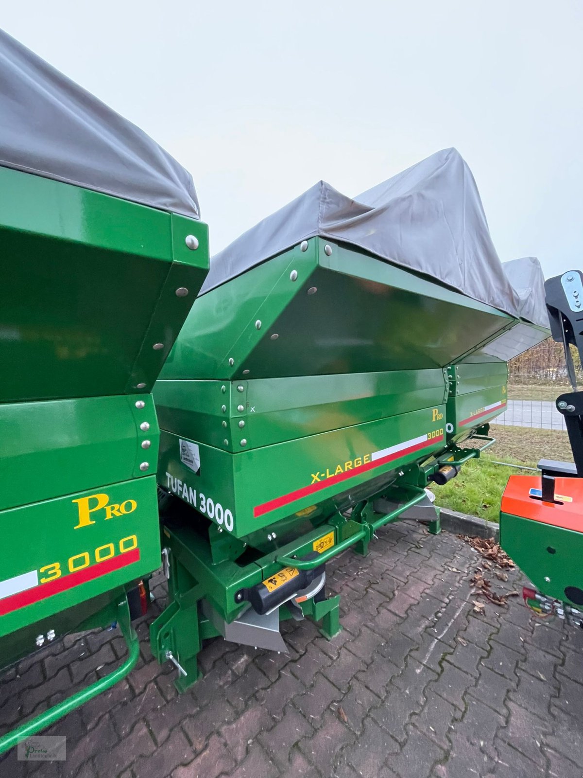 Düngerstreuer van het type PreissTec TUFAN 3000, Neumaschine in Bad Kötzting (Foto 3)