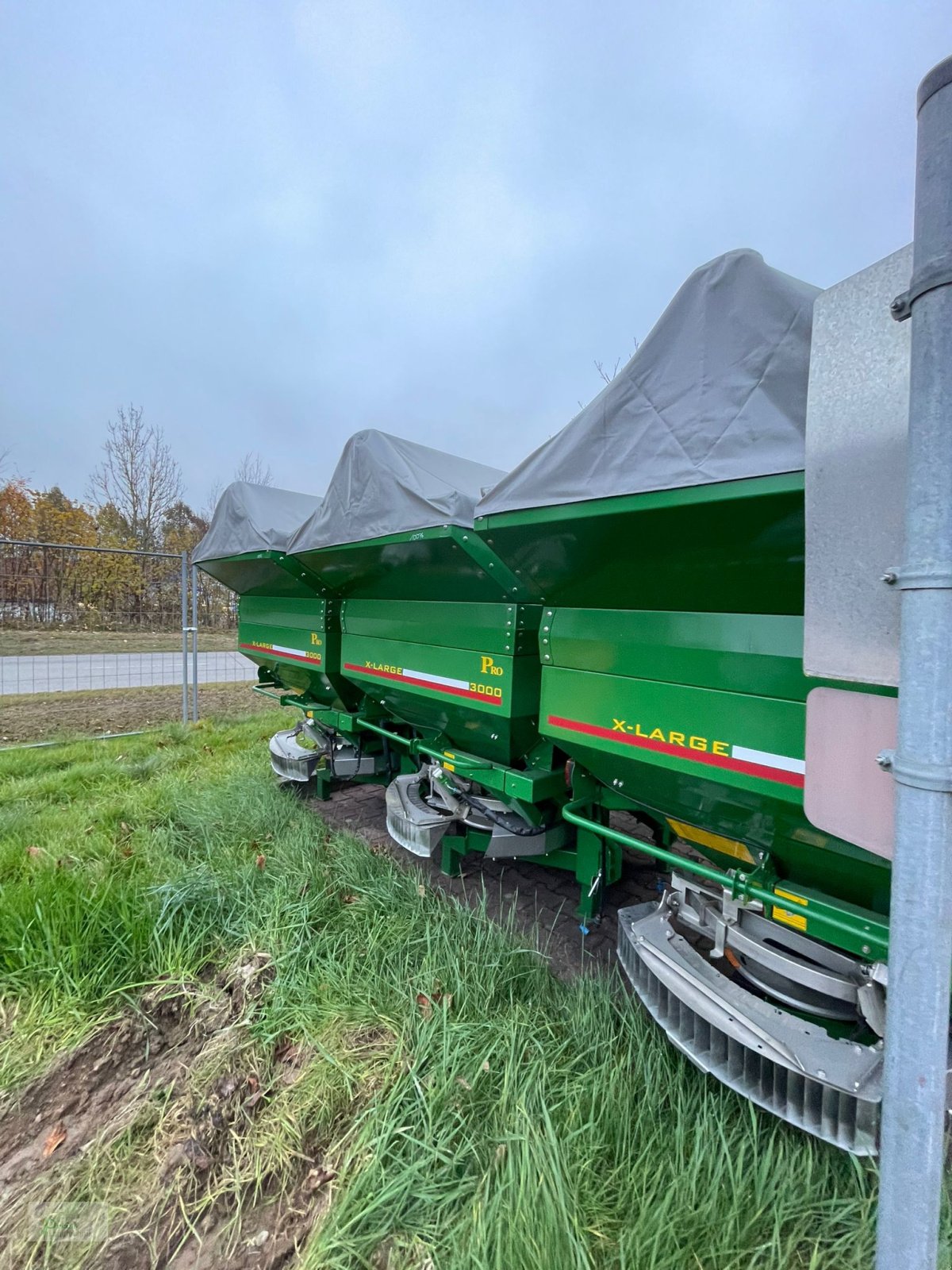 Düngerstreuer van het type PreissTec TUFAN 3000, Neumaschine in Bad Kötzting (Foto 4)