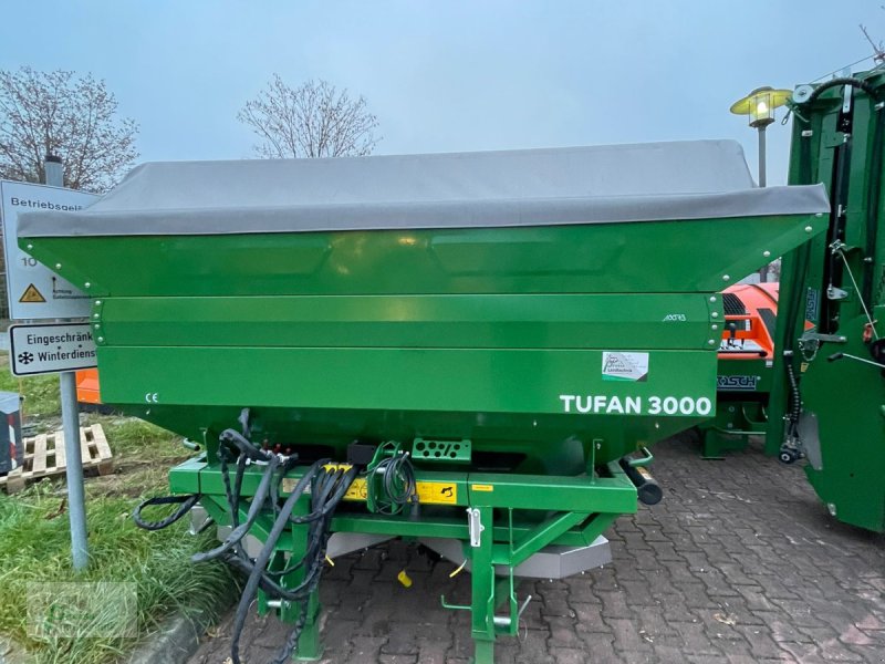 Düngerstreuer van het type PreissTec TUFAN 3000, Neumaschine in Bad Kötzting (Foto 1)