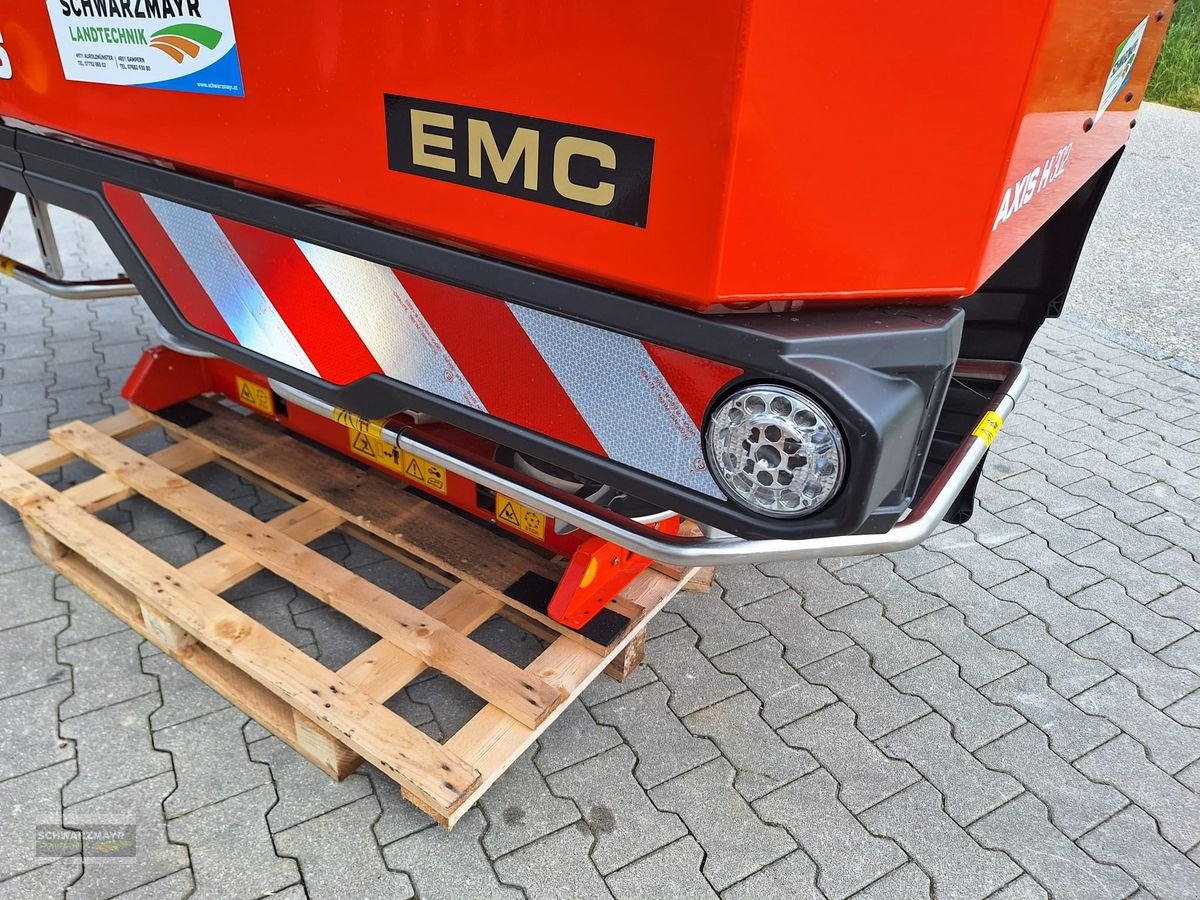 Düngerstreuer van het type Rauch Axis-M 30.2 EMC+W ISOBUS, Neumaschine in Aurolzmünster (Foto 12)