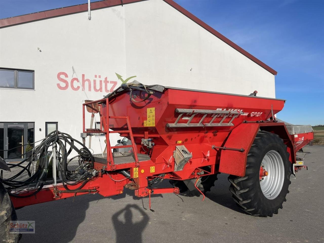 Düngerstreuer van het type Rauch TWS 5000 Düngerwagen mit Anbaustreuer Axera H-EMC, Gebrauchtmaschine in Schierling (Foto 1)