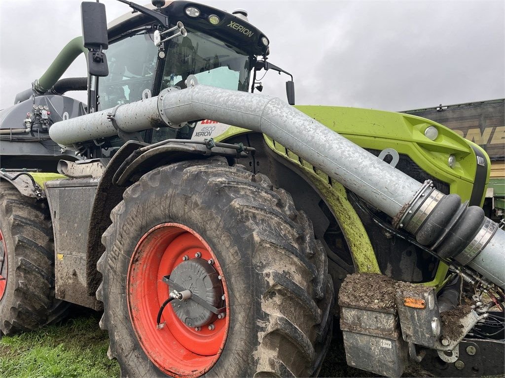 Düngerstreuer van het type Sonstige Claas Xerion 4500 mit Kaweco 28m3 und 30 m Bomech, Gebrauchtmaschine in Roosendaal (Foto 4)