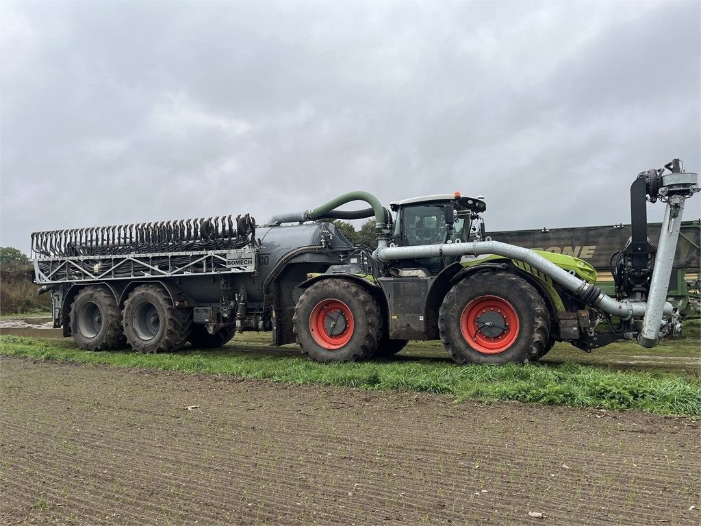 Düngerstreuer Türe ait Sonstige Claas Xerion 4500 mit Kaweco 28m3 und 30 m Bomech, Gebrauchtmaschine içinde Roosendaal (resim 1)