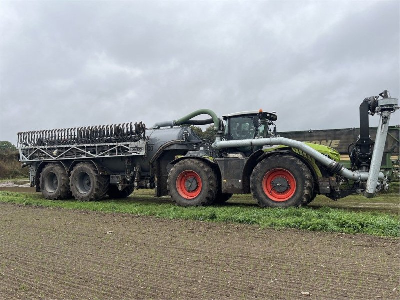 Düngerstreuer типа Sonstige Claas Xerion 4500 mit Kaweco 28m3 und 30 m Bomech, Gebrauchtmaschine в Roosendaal (Фотография 1)