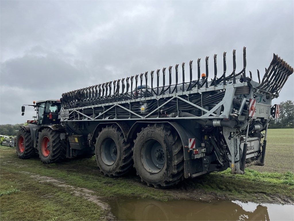 Düngerstreuer Türe ait Sonstige Claas Xerion 4500 mit Kaweco 28m3 und 30 m Bomech, Gebrauchtmaschine içinde Roosendaal (resim 2)