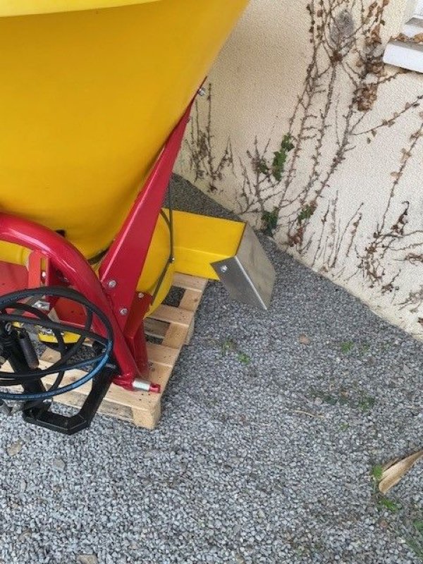 Düngerstreuer van het type Sonstige DC 400 EPANDEUR CENTRIFUGE, Gebrauchtmaschine in SAINT GERMAIN D'ARCE (Foto 4)