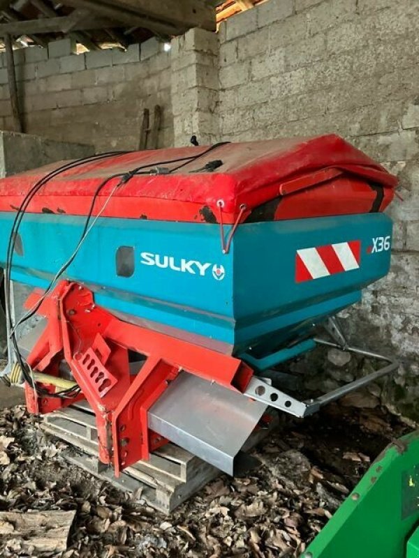 Düngerstreuer des Typs Sulky SEMOIR SULKY X36, Gebrauchtmaschine in Hauteroche (Bild 1)