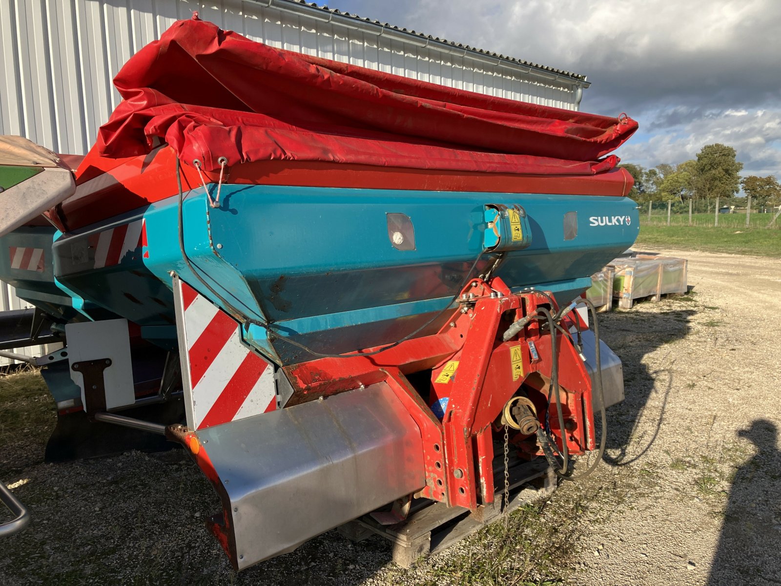 Düngerstreuer des Typs Sulky X 44  W PESEE, Gebrauchtmaschine in VAROIS & CHAIGNOT (Bild 4)