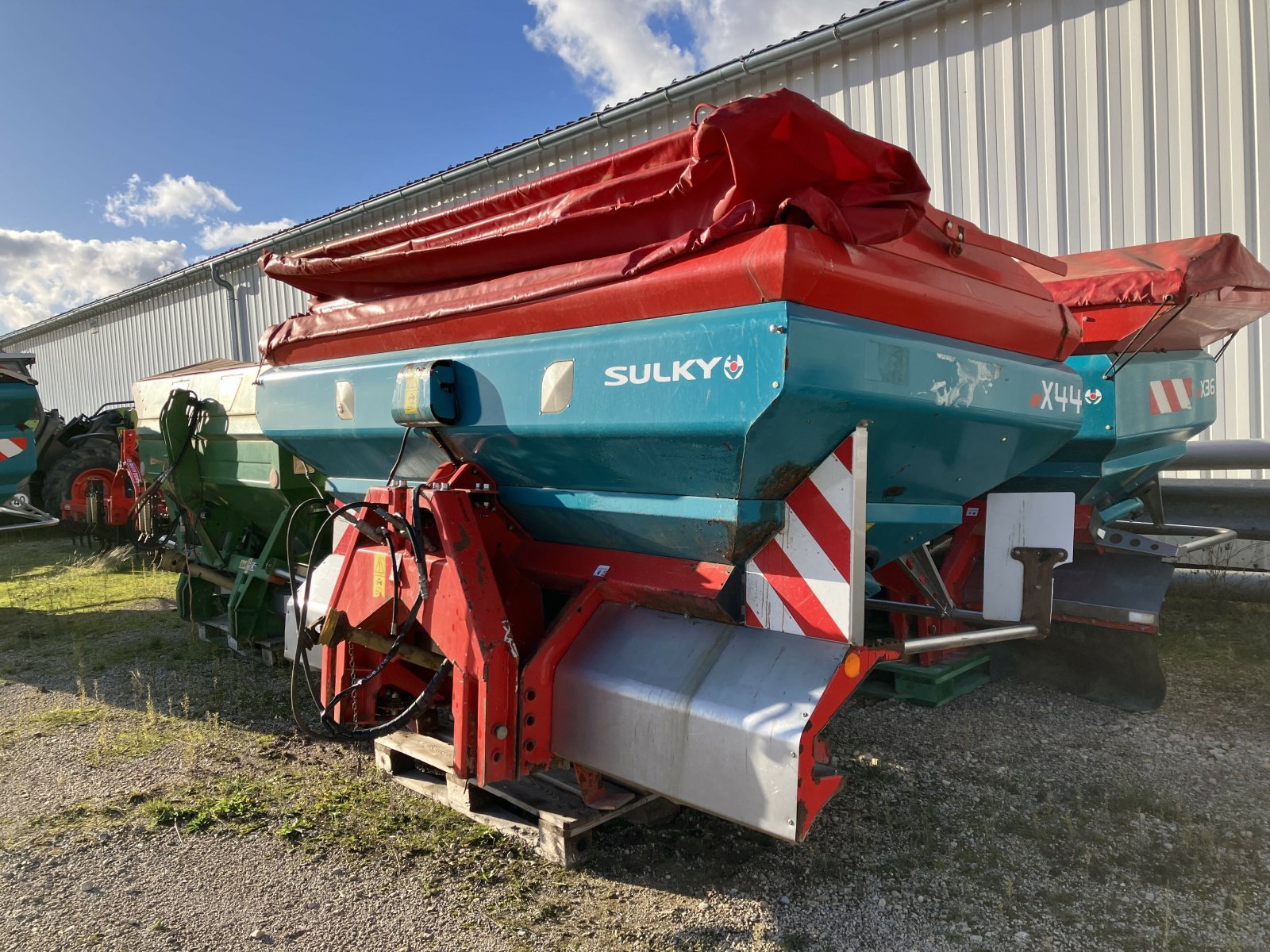 Düngerstreuer des Typs Sulky X 44  W PESEE, Gebrauchtmaschine in VAROIS & CHAIGNOT (Bild 1)