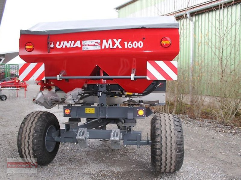 Düngerstreuer of the type Unia MX 1600, Neumaschine in Ostheim/Rhön (Picture 1)