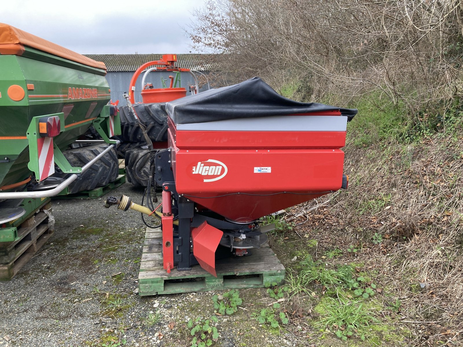 Düngerstreuer a típus Vicon DISTRIBUTEUR  RSM 1500LT, Gebrauchtmaschine ekkor: ST CLEMENT DE LA PLACE (Kép 1)