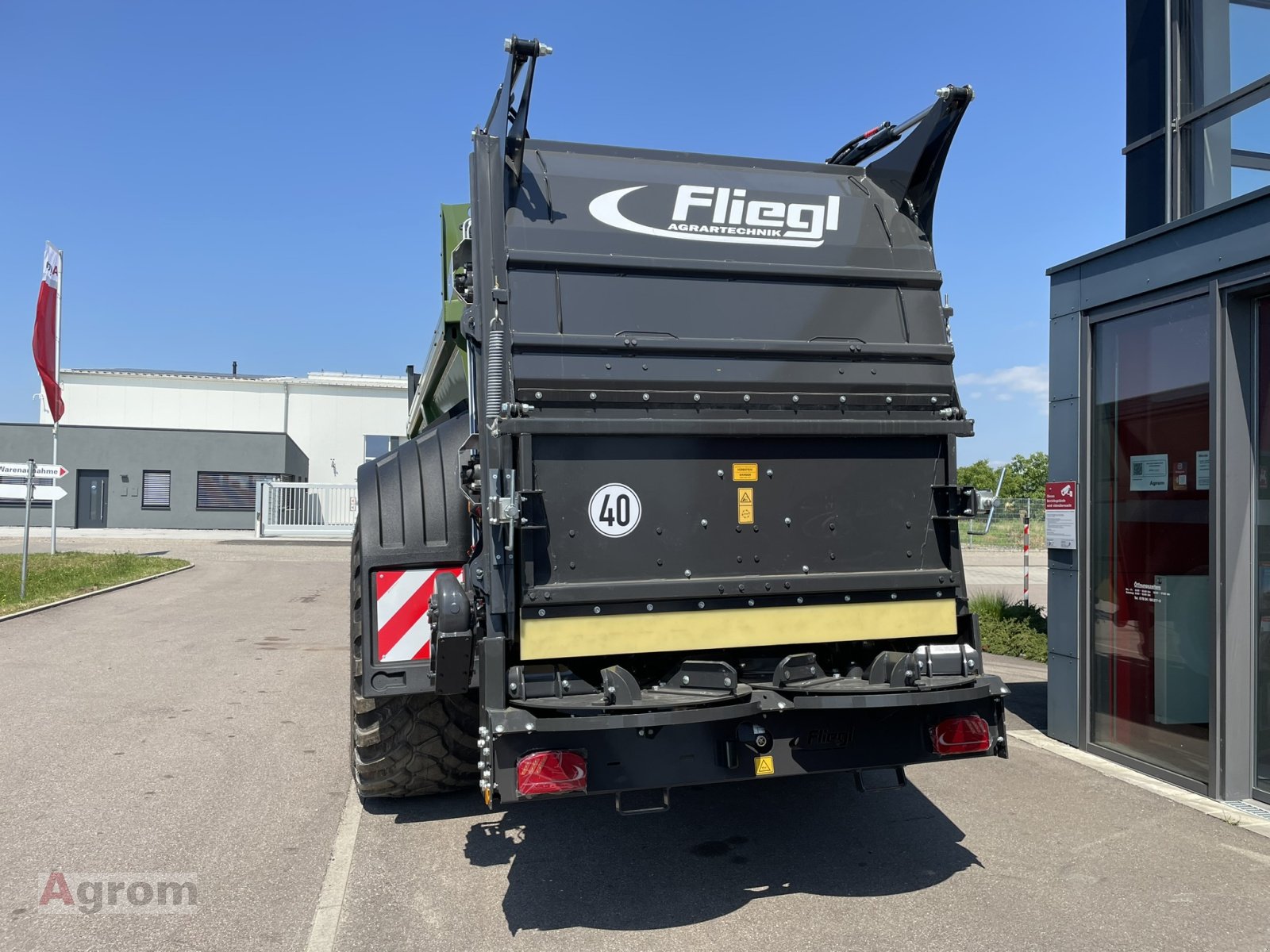 Dungstreuer van het type Fliegl KDS 140 Muck Control, Neumaschine in Meißenheim-Kürzell (Foto 7)