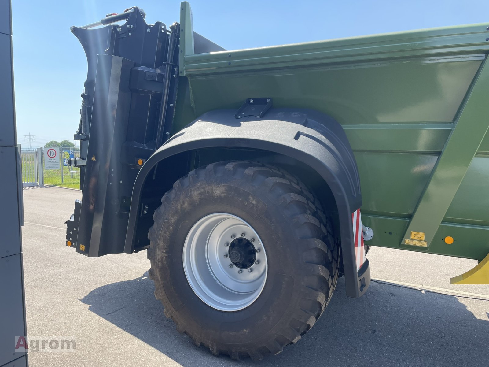 Dungstreuer van het type Fliegl KDS 140 Muck Control, Neumaschine in Meißenheim-Kürzell (Foto 9)