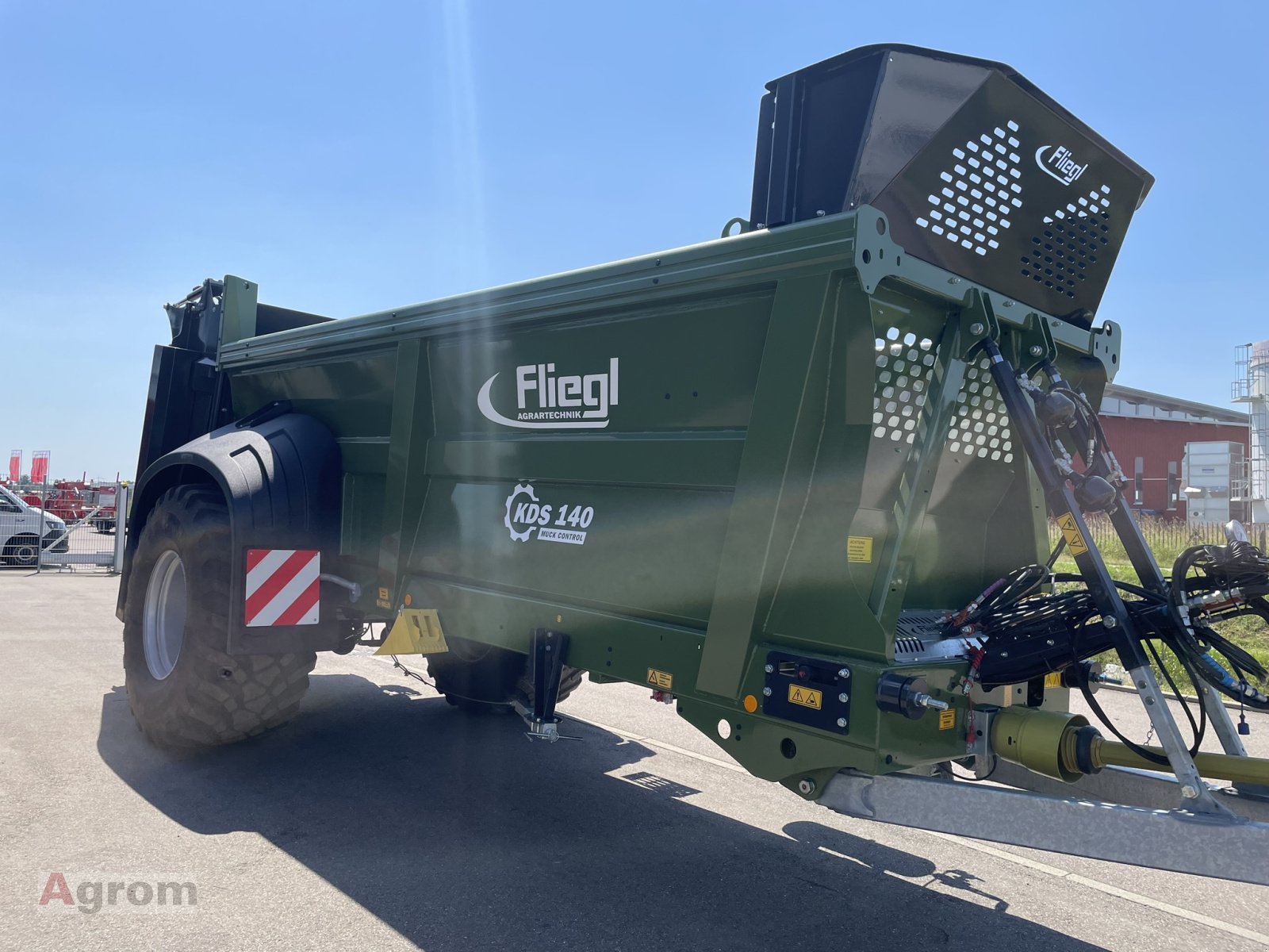 Dungstreuer des Typs Fliegl KDS 140 Muck Control, Neumaschine in Meißenheim-Kürzell (Bild 10)