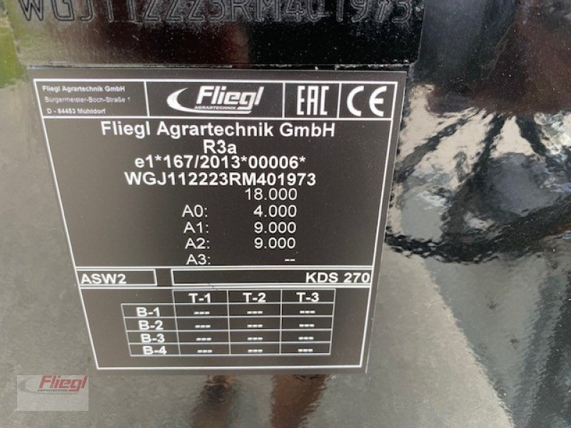 Dungstreuer of the type Fliegl KDS 270 XL Junior, Neumaschine in Mühldorf (Picture 2)