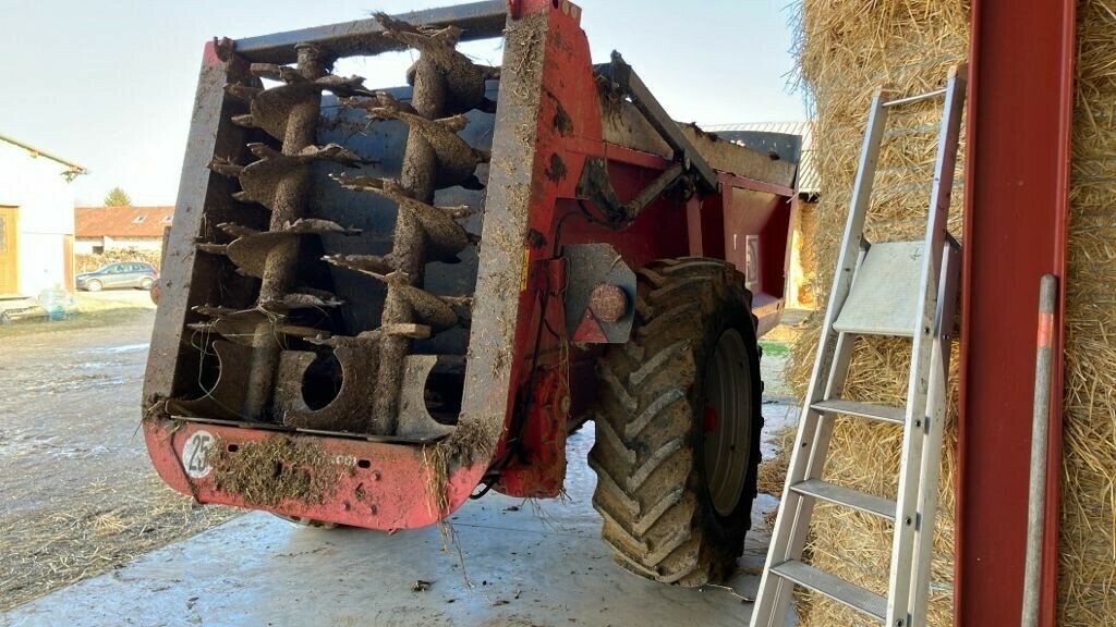 Dungstreuer des Typs Gilibert EPANDEUR DE FUMIER HELIX 8, Gebrauchtmaschine in VAROIS & CHAIGNOT (Bild 3)