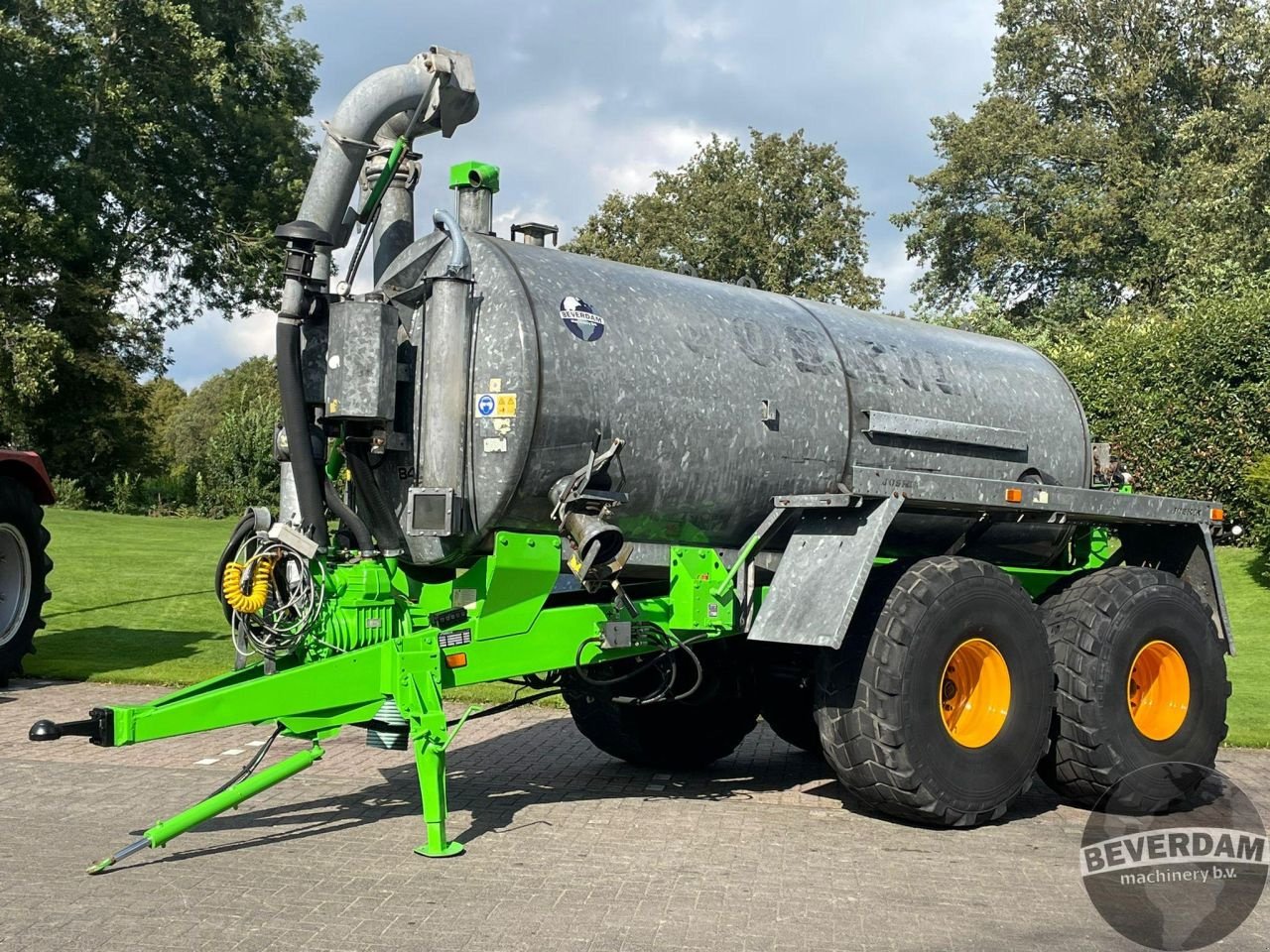 Dungstreuer des Typs Joskin 8400TS Watertank, Gebrauchtmaschine in Vriezenveen (Bild 2)