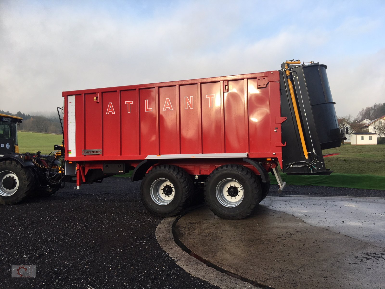 Dungstreuer van het type Kobzarenko Streuwerk 24m Abschiebewagen, Neumaschine in Tiefenbach (Foto 1)