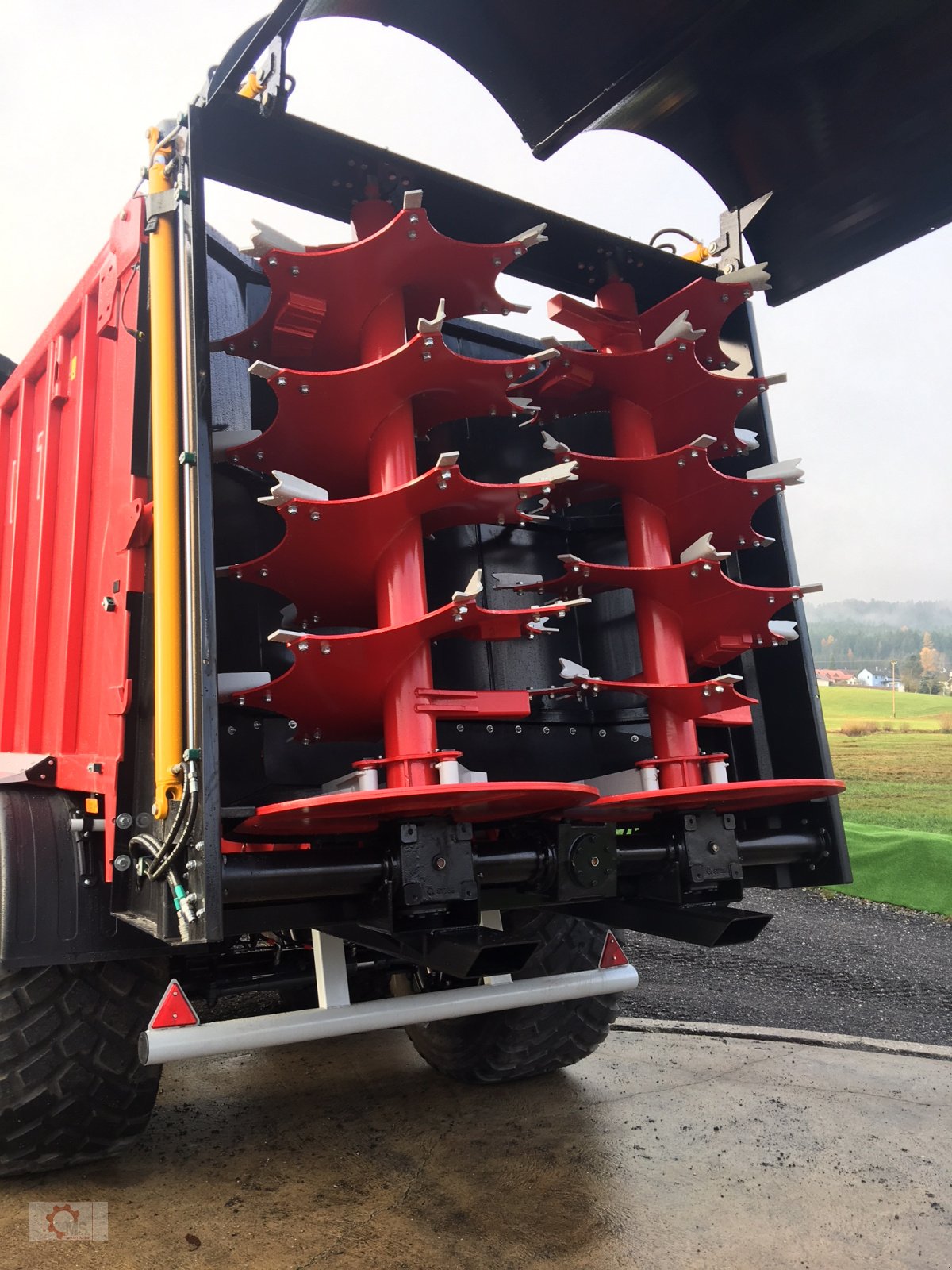 Dungstreuer van het type Kobzarenko Streuwerk 24m Abschiebewagen, Neumaschine in Tiefenbach (Foto 2)