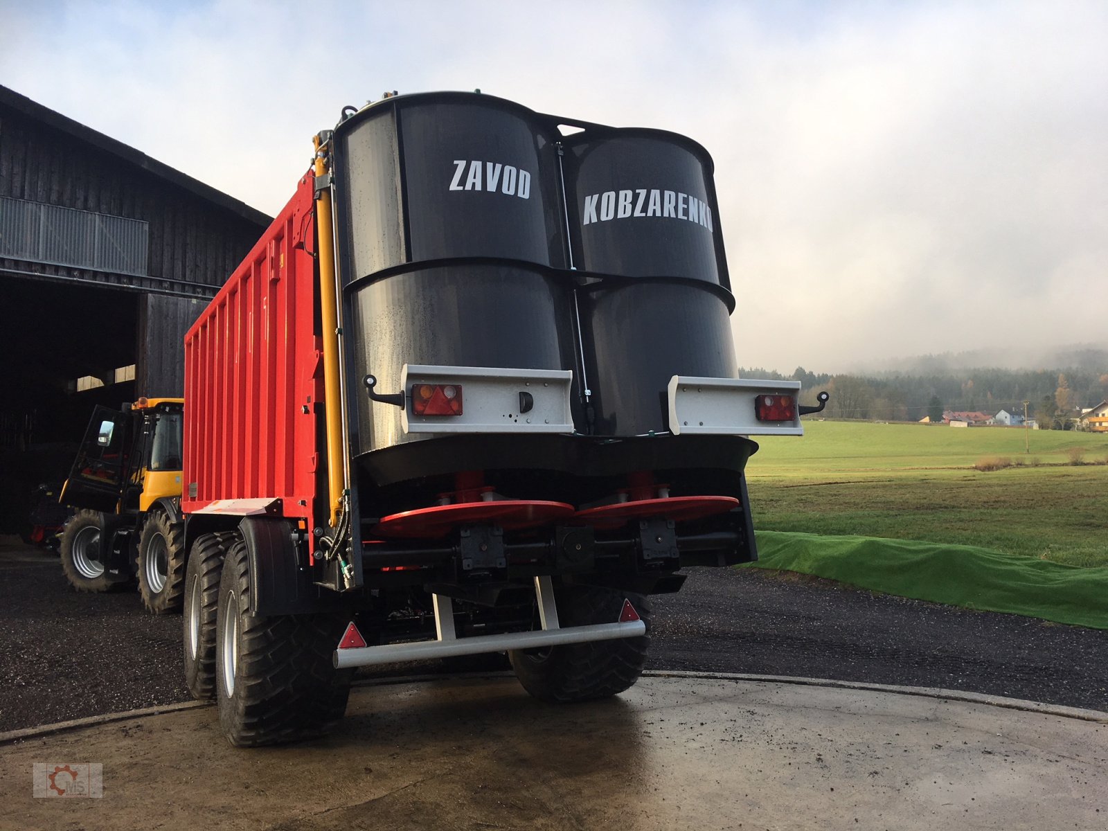 Dungstreuer des Typs Kobzarenko Streuwerk 24m Abschiebewagen, Neumaschine in Tiefenbach (Bild 6)